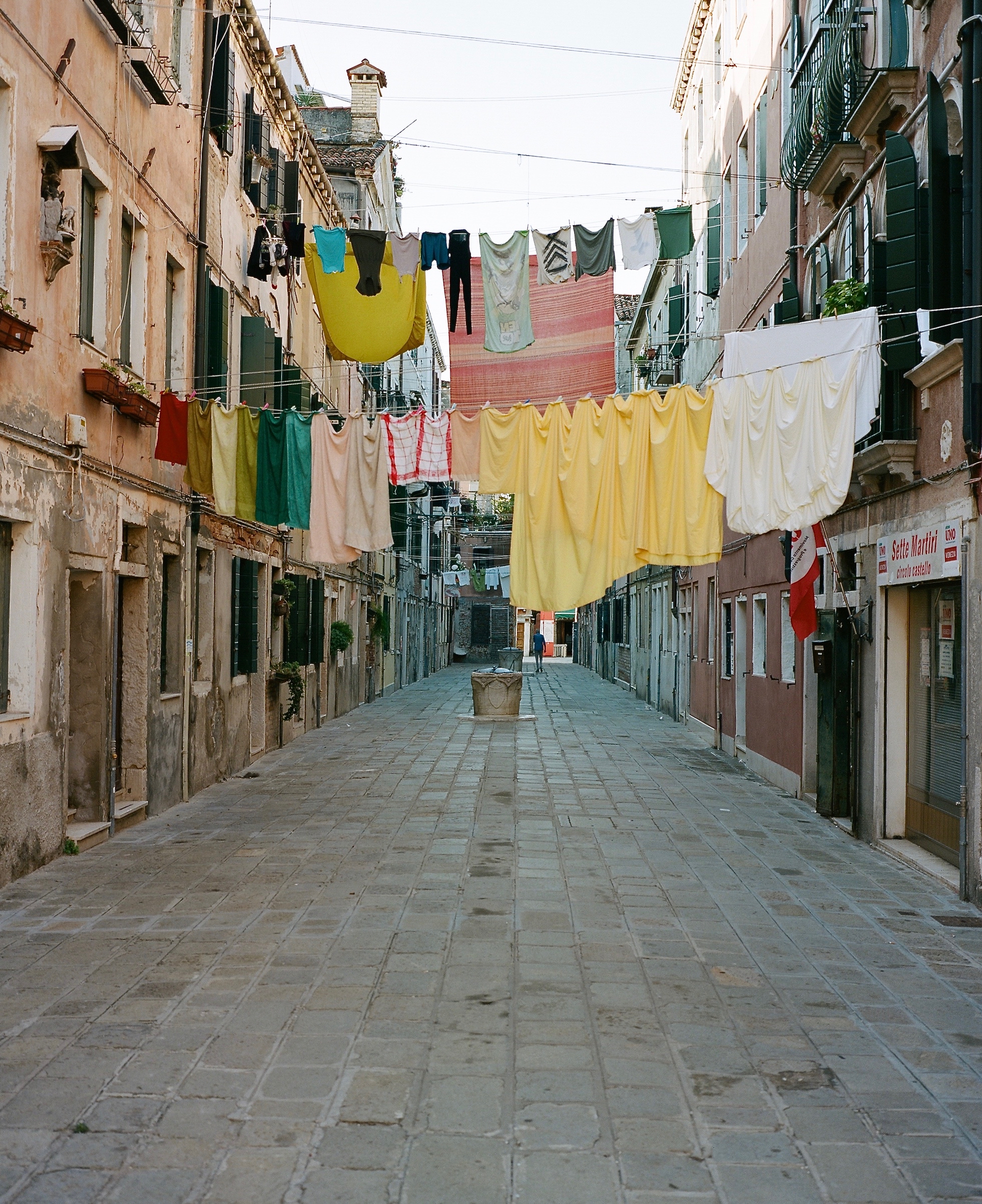 Laneway in Venice. Taken in September 2018, with Mamiya 7ii and 80mm lens, and Kodak Portra 400 120 film